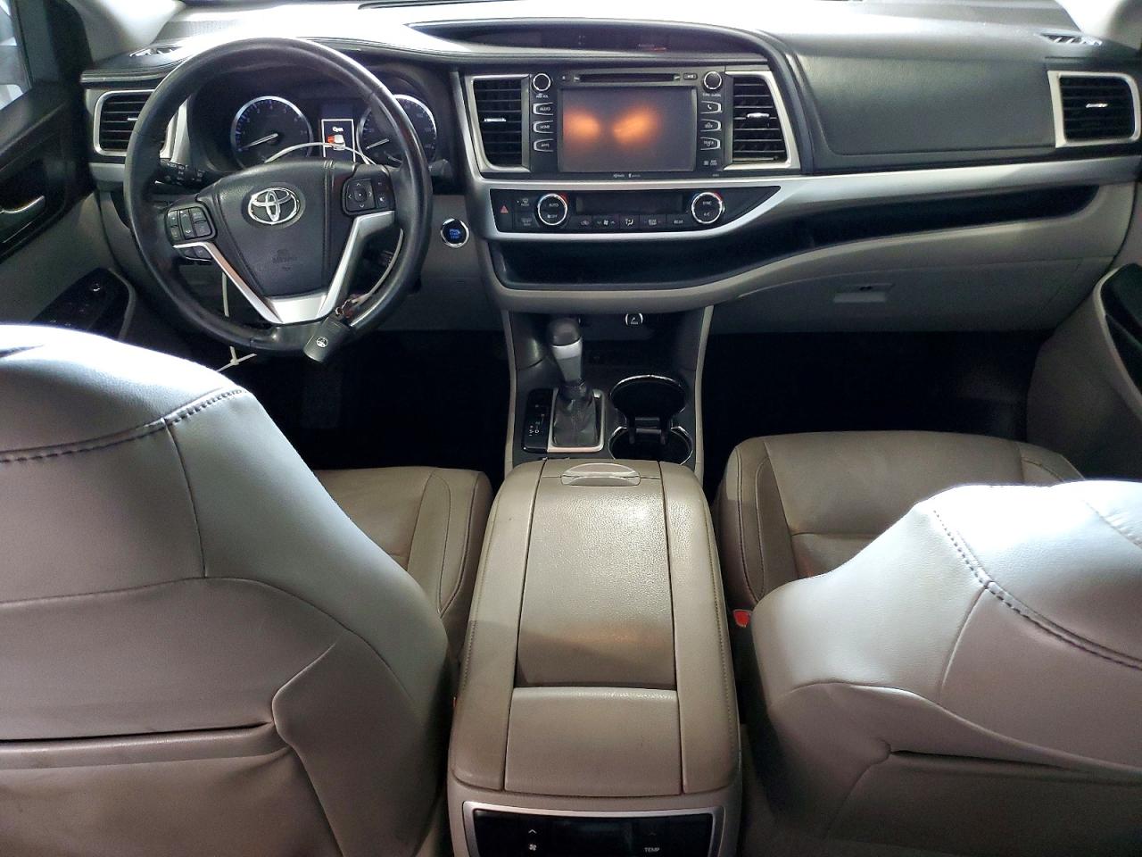 2014 TOYOTA HIGHLANDER XLE photo 8