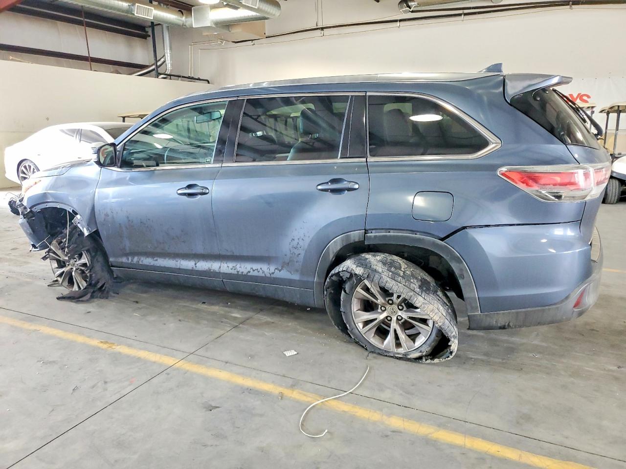 2014 TOYOTA HIGHLANDER XLE photo 2