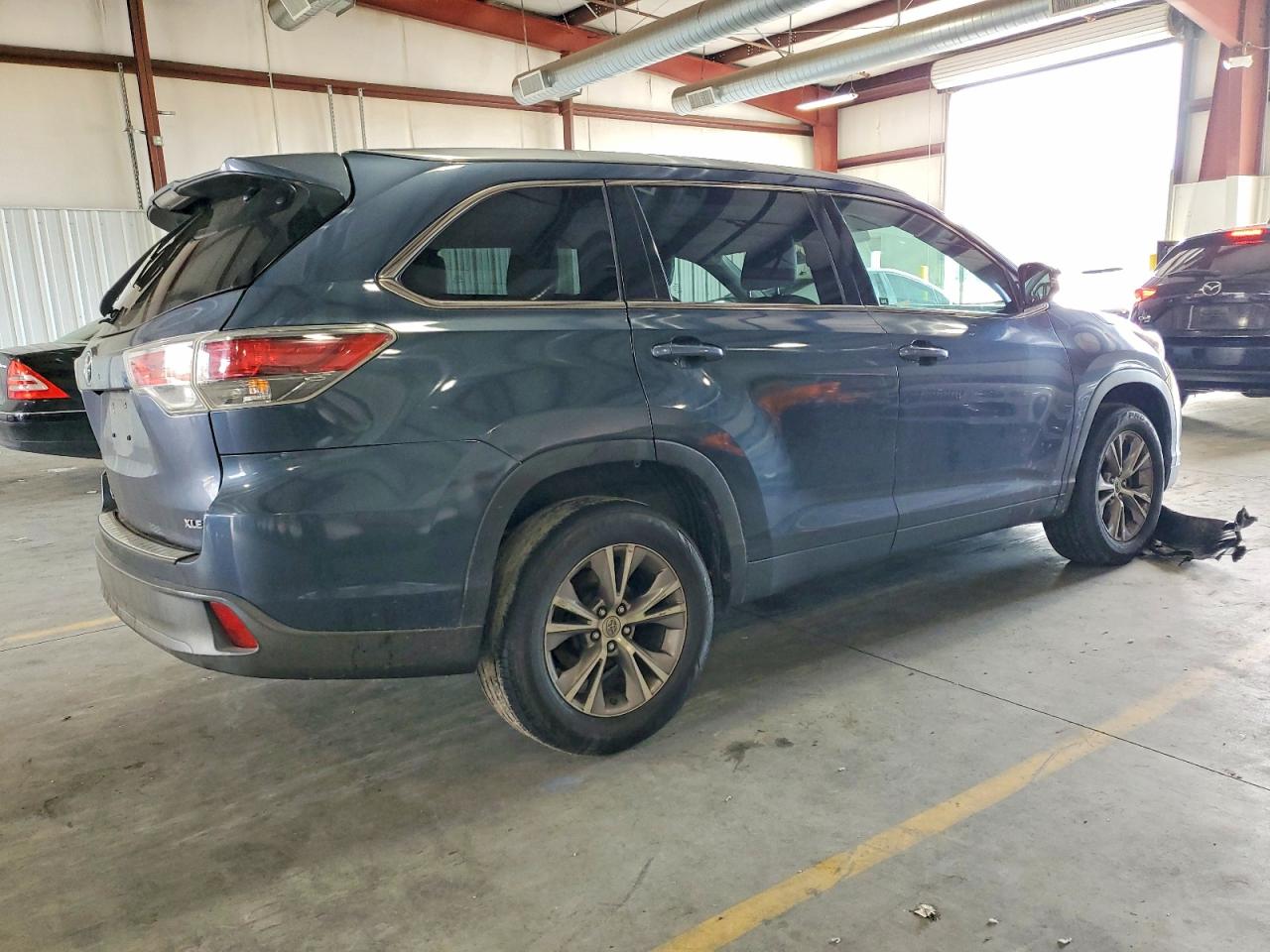 2014 TOYOTA HIGHLANDER XLE photo 3