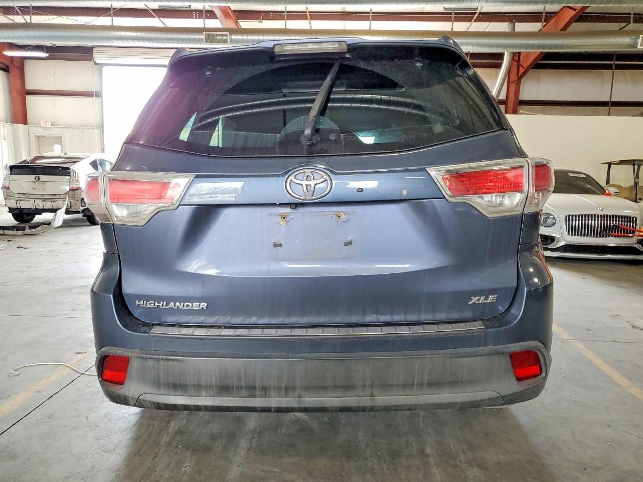 2014 TOYOTA HIGHLANDER XLE photo 6
