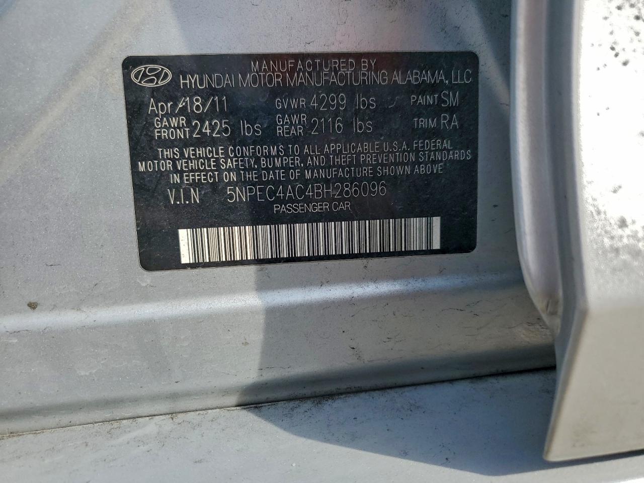 2011 HYUNDAI SONATA SE photo 12