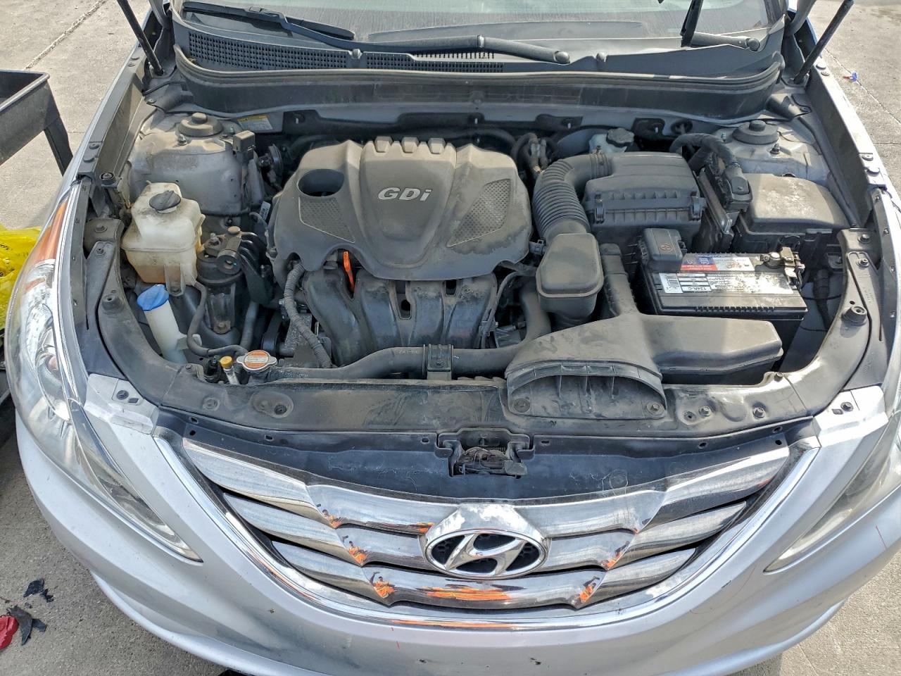 2011 HYUNDAI SONATA SE photo 11