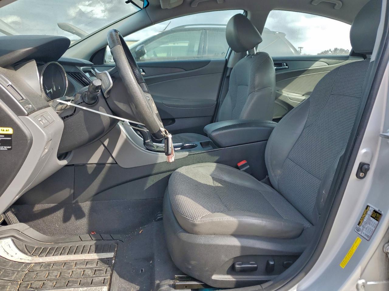 2011 HYUNDAI SONATA SE photo 7