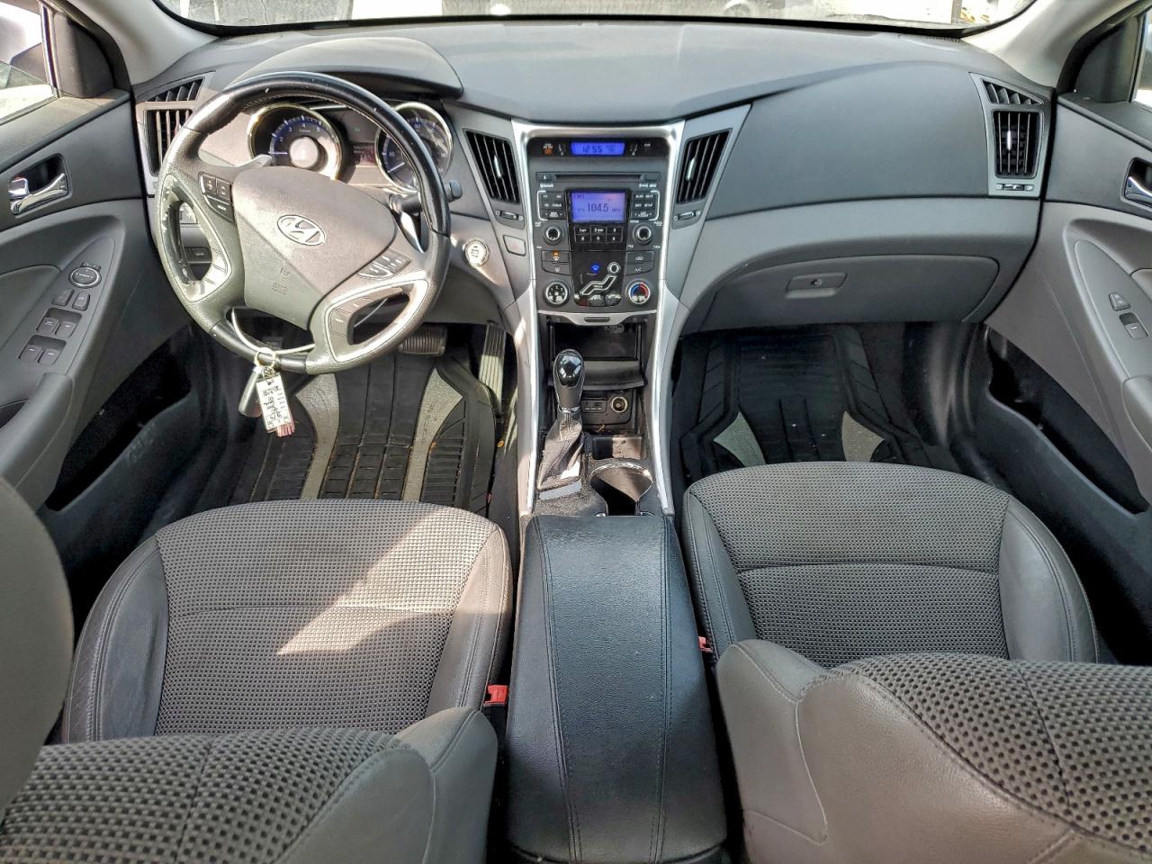 2011 HYUNDAI SONATA SE photo 8