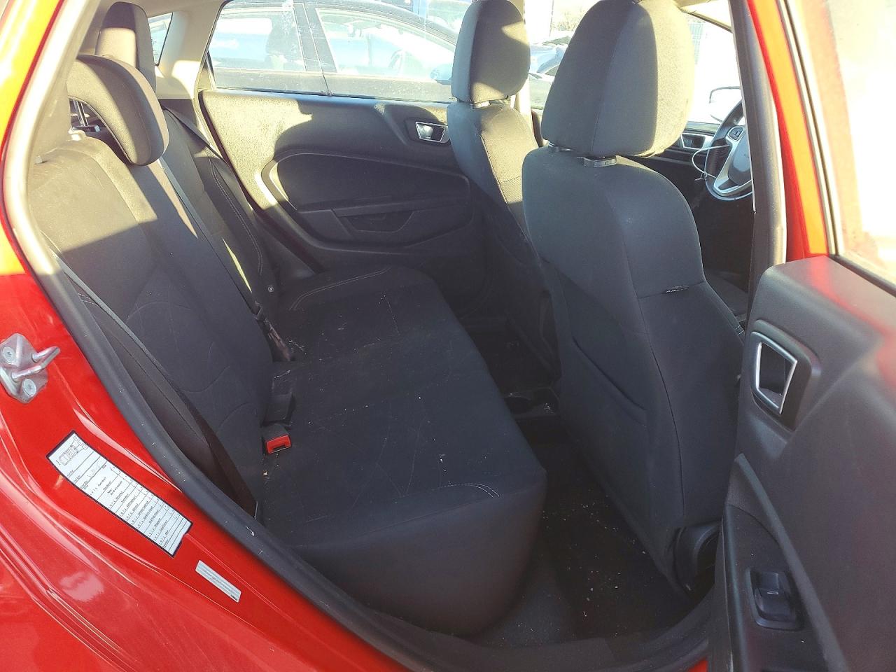 2015 FORD FIESTA SE photo 10