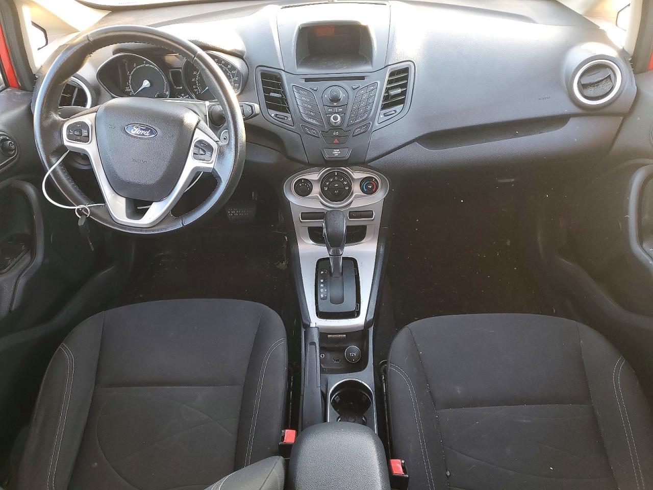 2015 FORD FIESTA SE photo 8