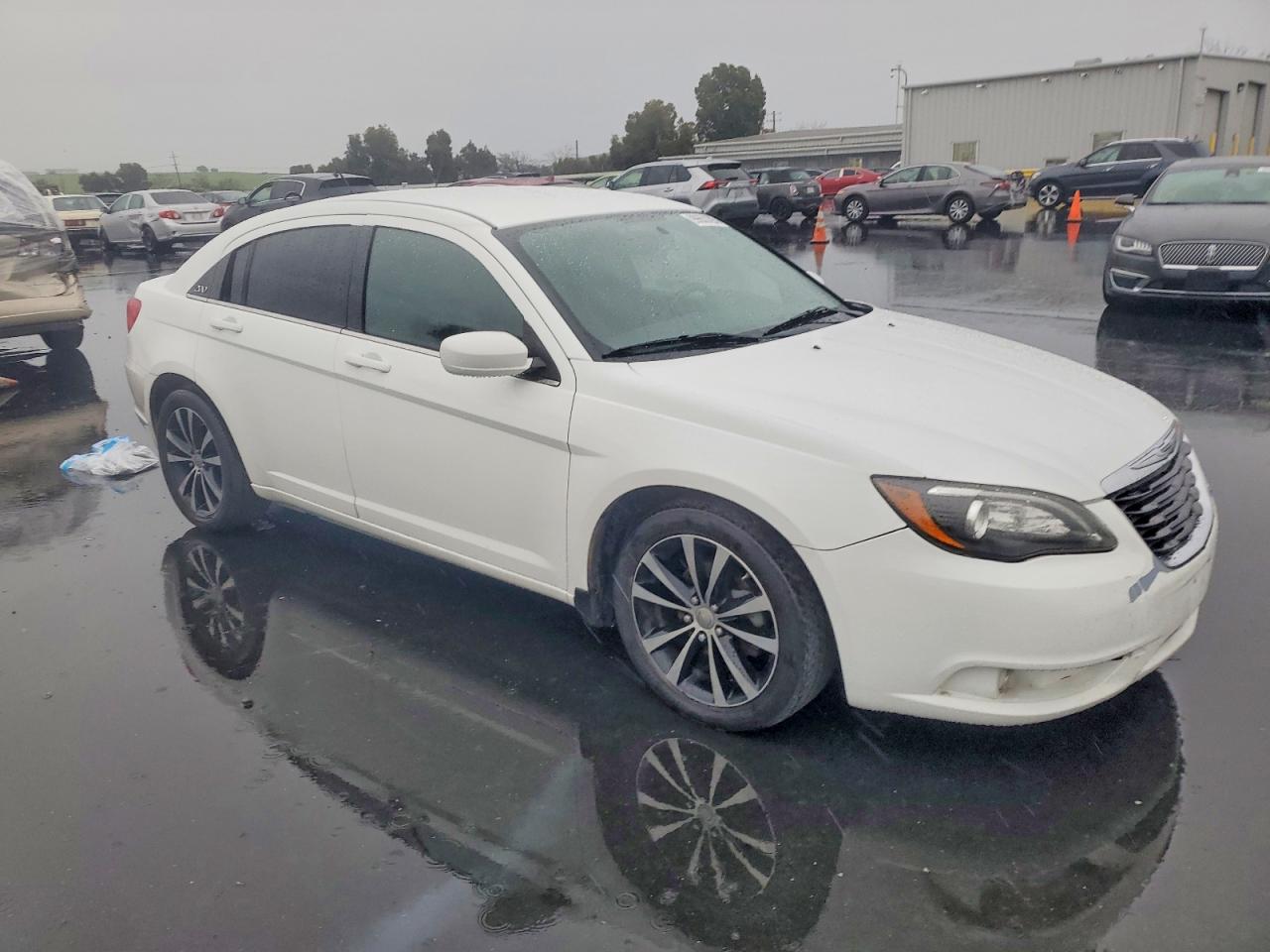 2013 CHRYSLER 200 LIMITED photo 4