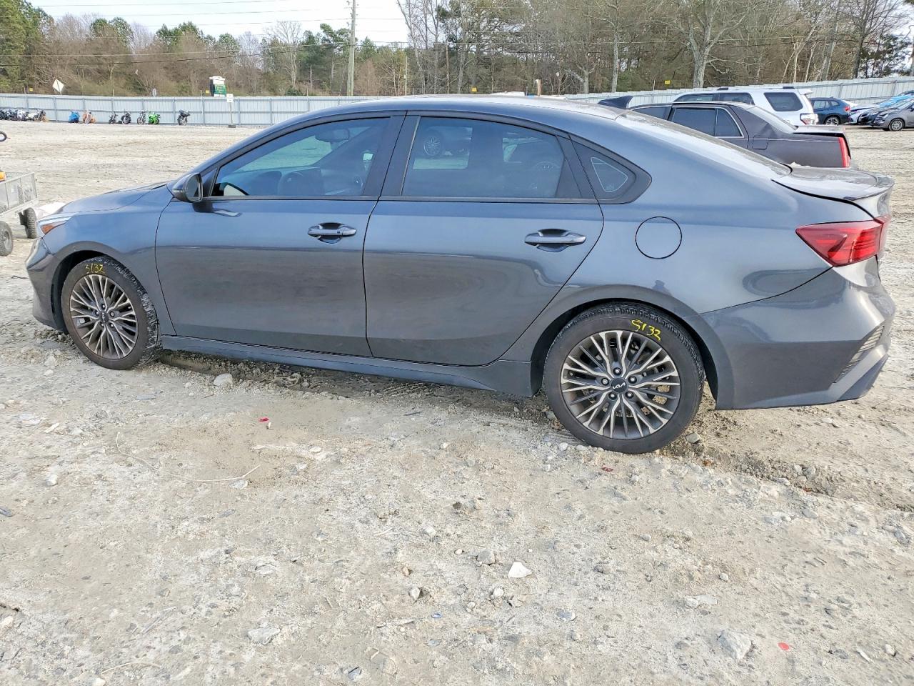 2024 KIA FORTE GT LINE photo 2