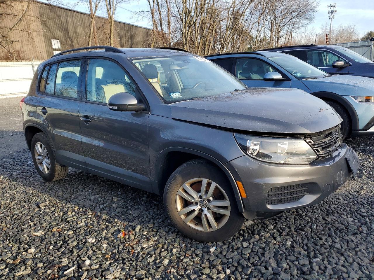 2016 VOLKSWAGEN TIGUAN S photo 4