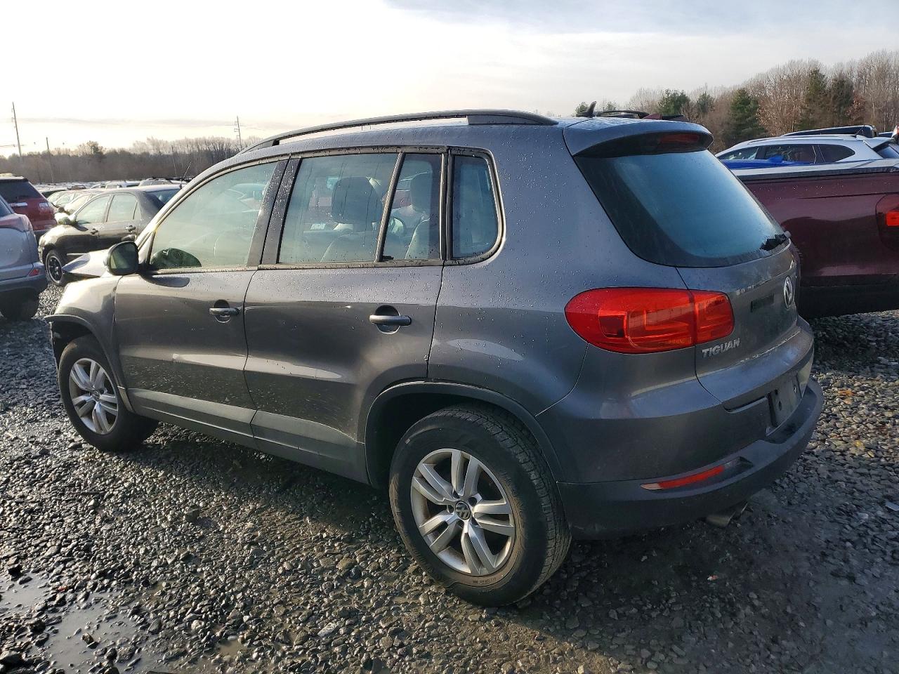 2016 VOLKSWAGEN TIGUAN S photo 2