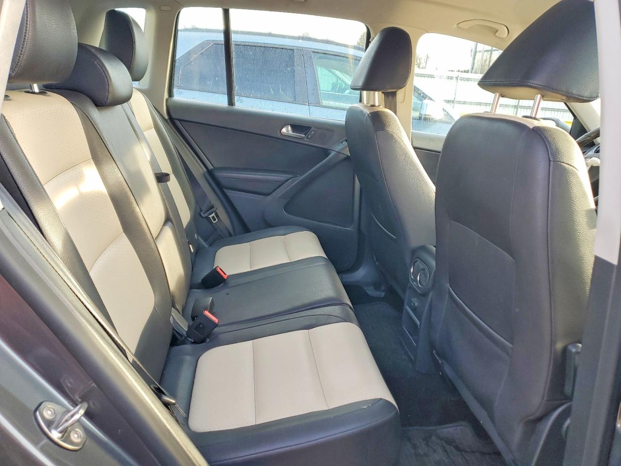 2016 VOLKSWAGEN TIGUAN S photo 11