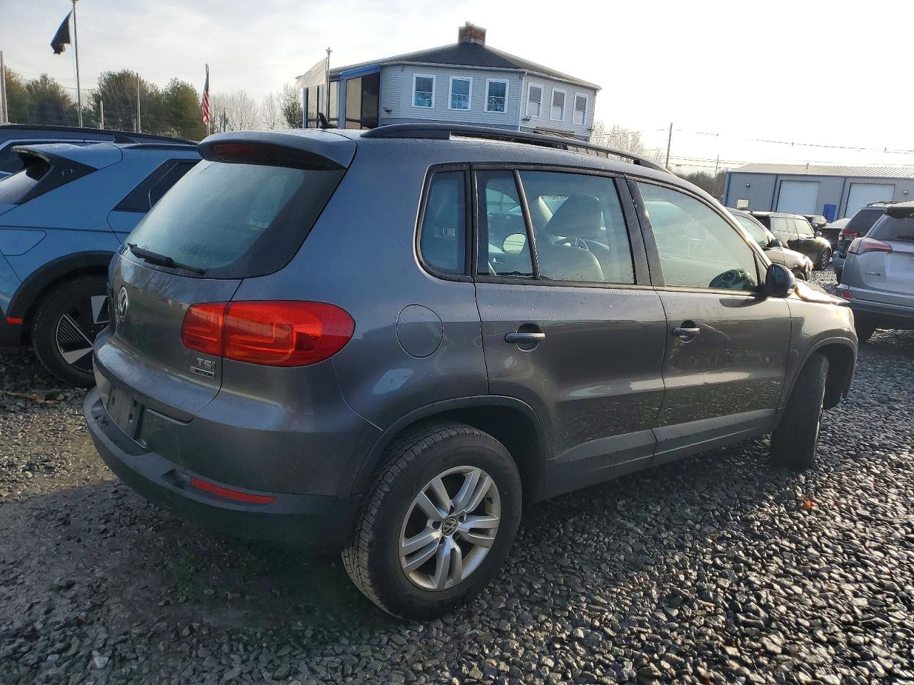 2016 VOLKSWAGEN TIGUAN S photo 3