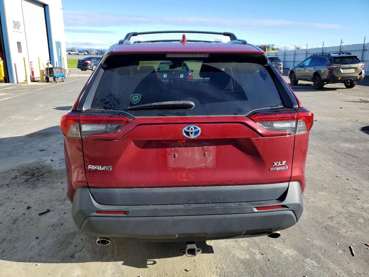 2021 TOYOTA RAV4 XLE photo 6
