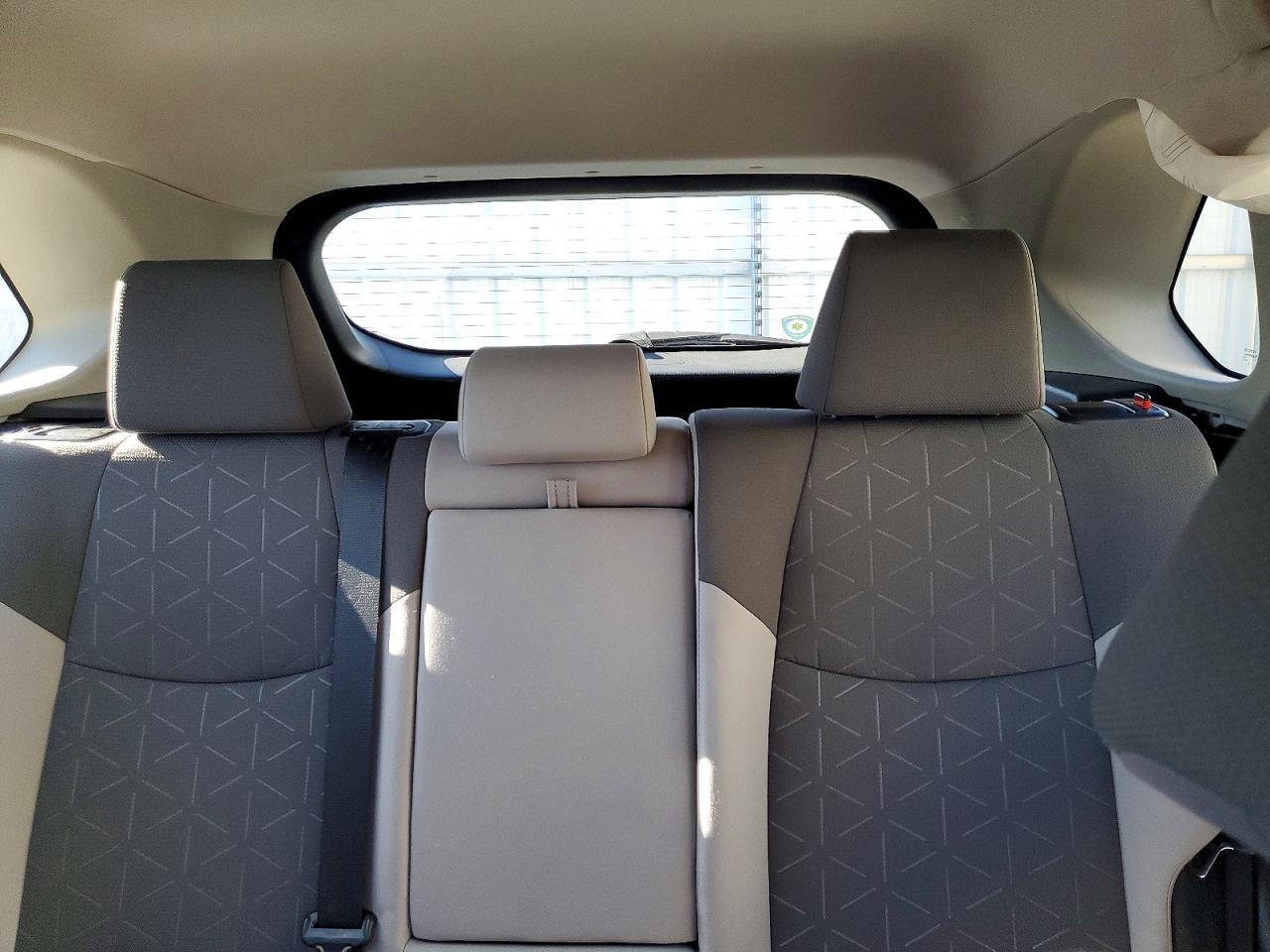 2021 TOYOTA RAV4 XLE photo 10