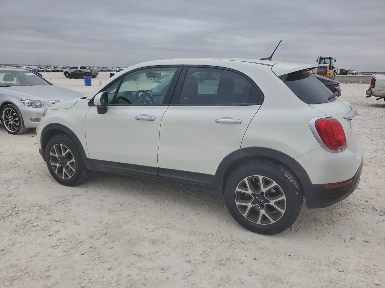 2016 FIAT 500X TREKKING photo 2
