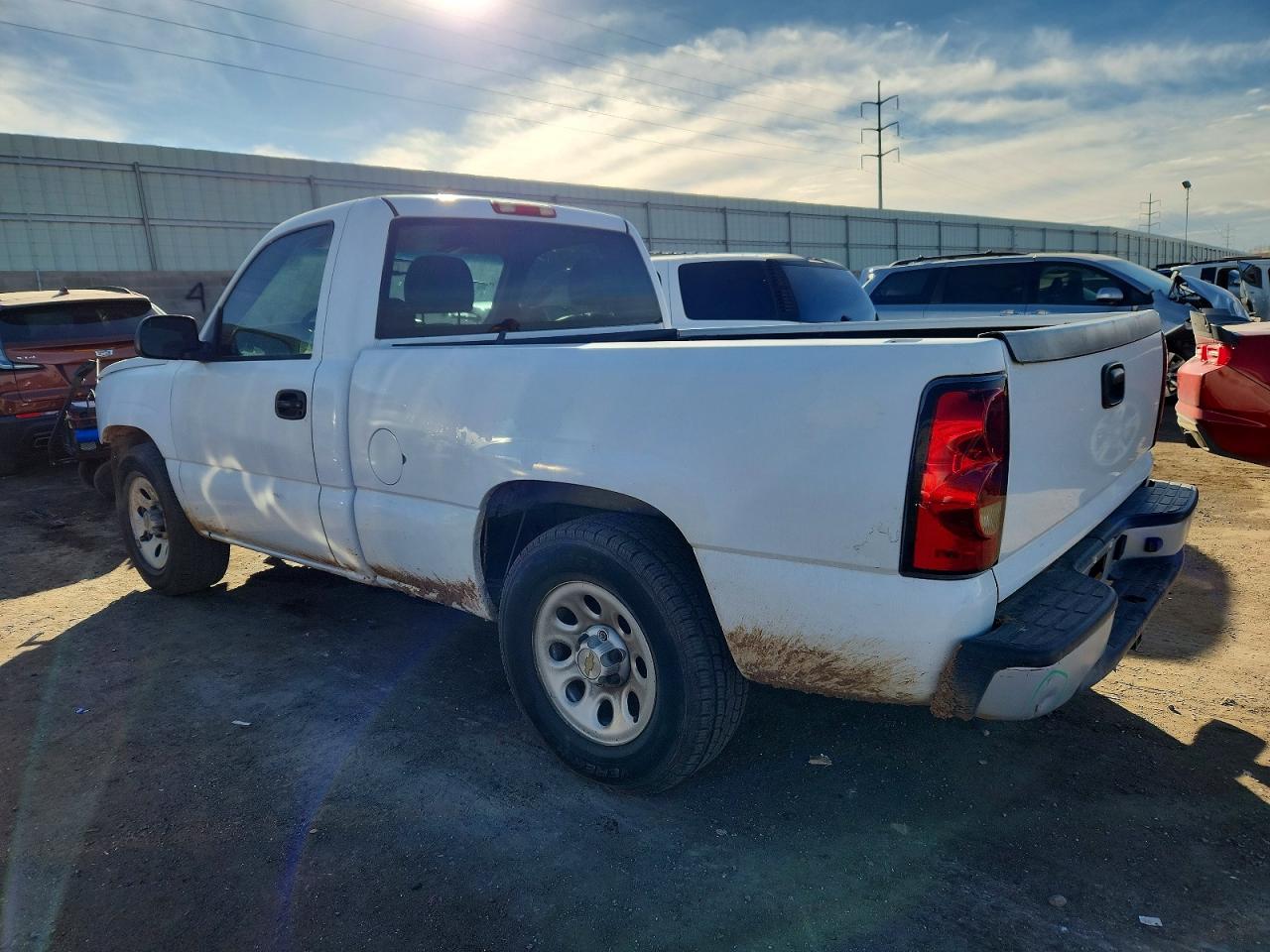 2005 CHEVROLET SILVERADO C1500 photo 2