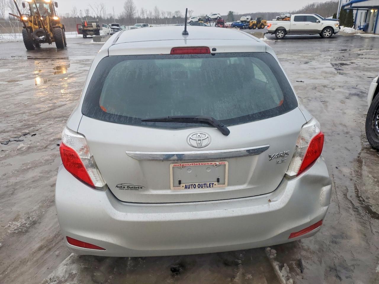 2014 TOYOTA YARIS photo 6