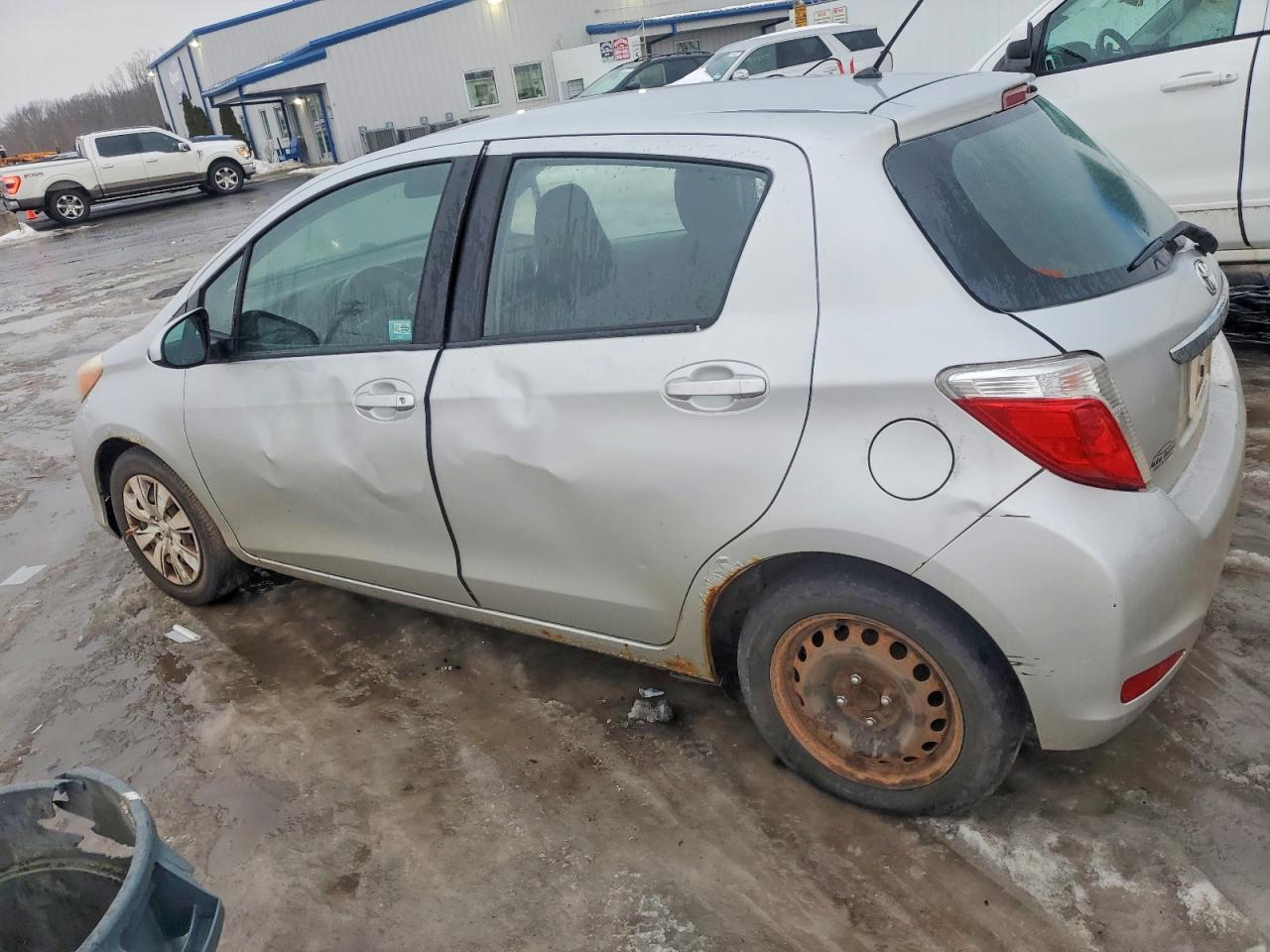 2014 TOYOTA YARIS photo 2