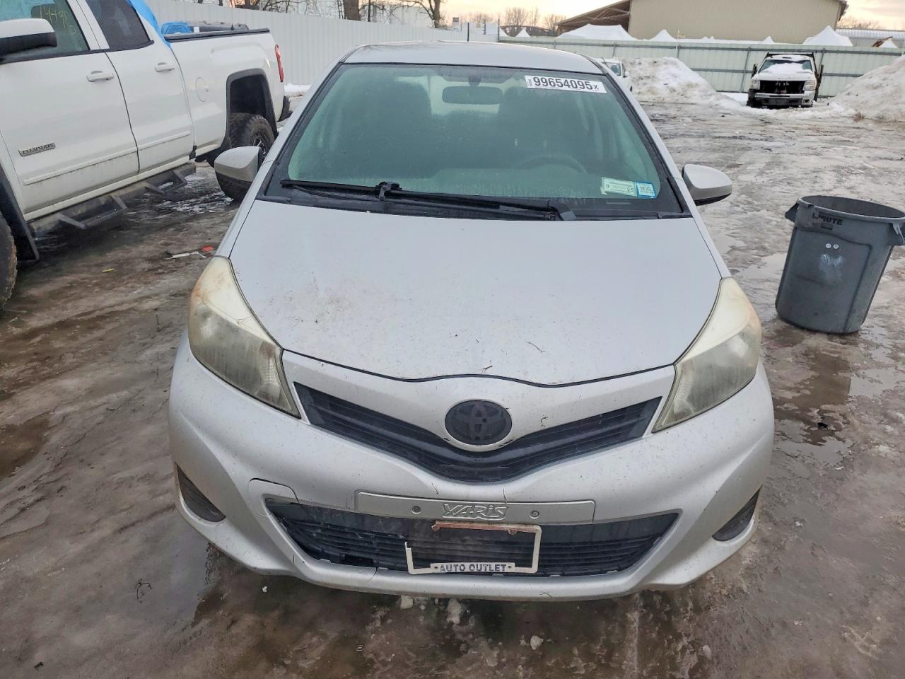 2014 TOYOTA YARIS photo 5