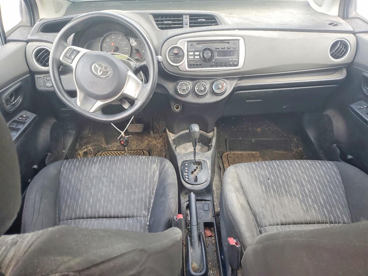 2014 TOYOTA YARIS photo 8