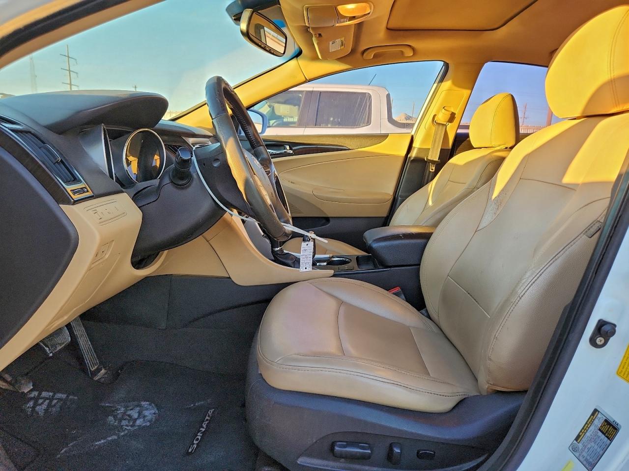 2011 HYUNDAI SONATA SE photo 7