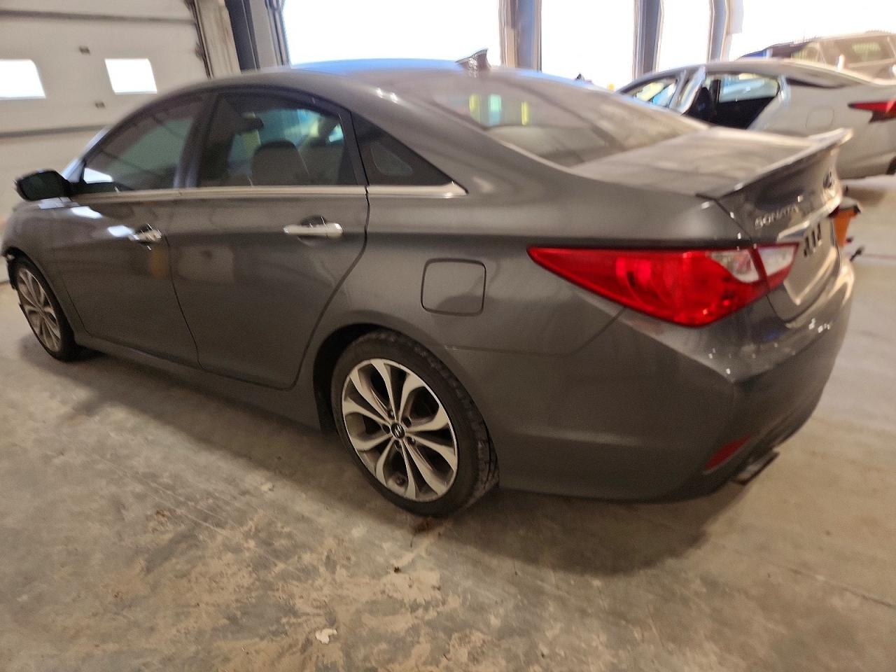 2014 HYUNDAI SONATA SE photo 2