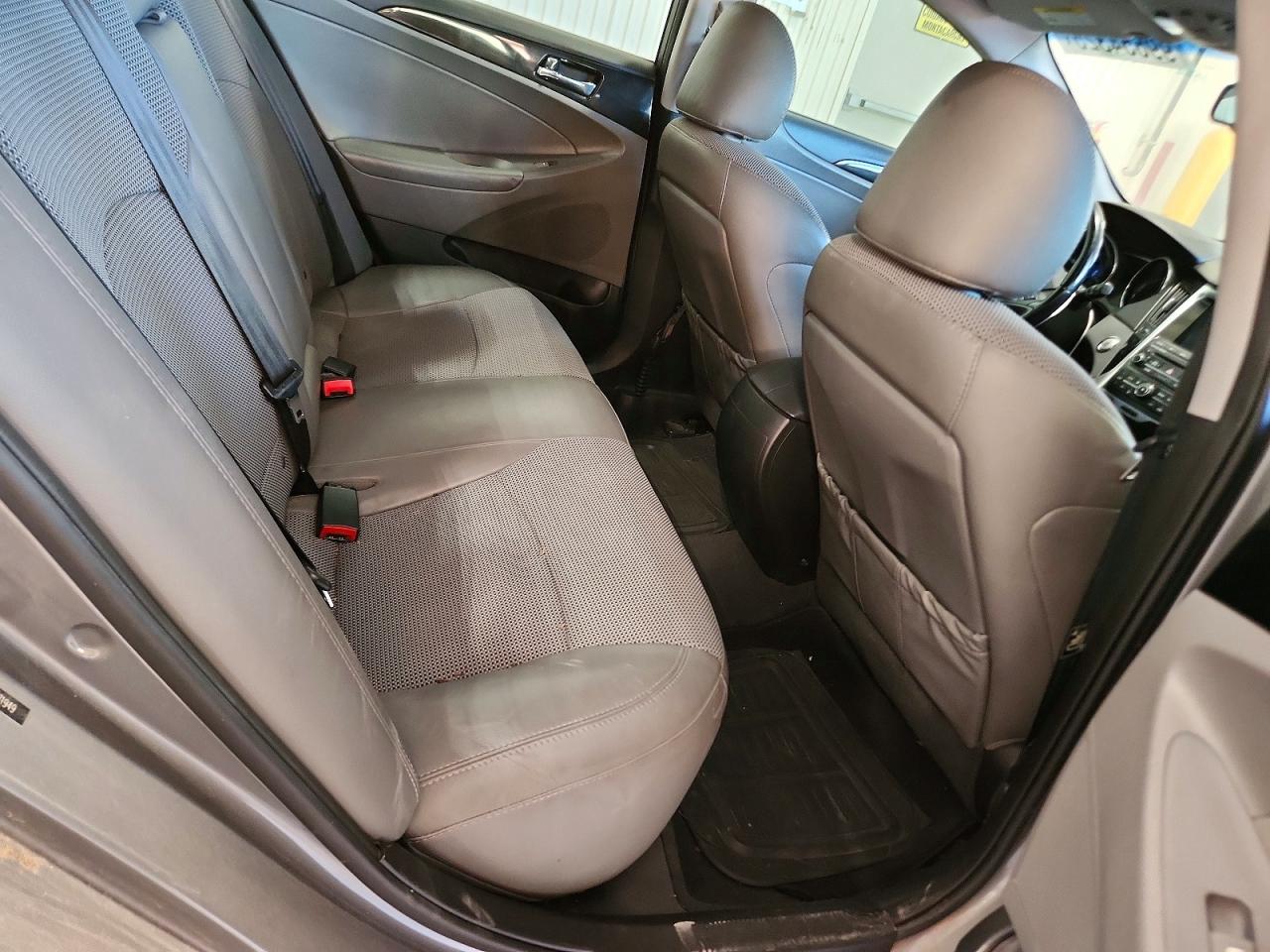 2014 HYUNDAI SONATA SE photo 10