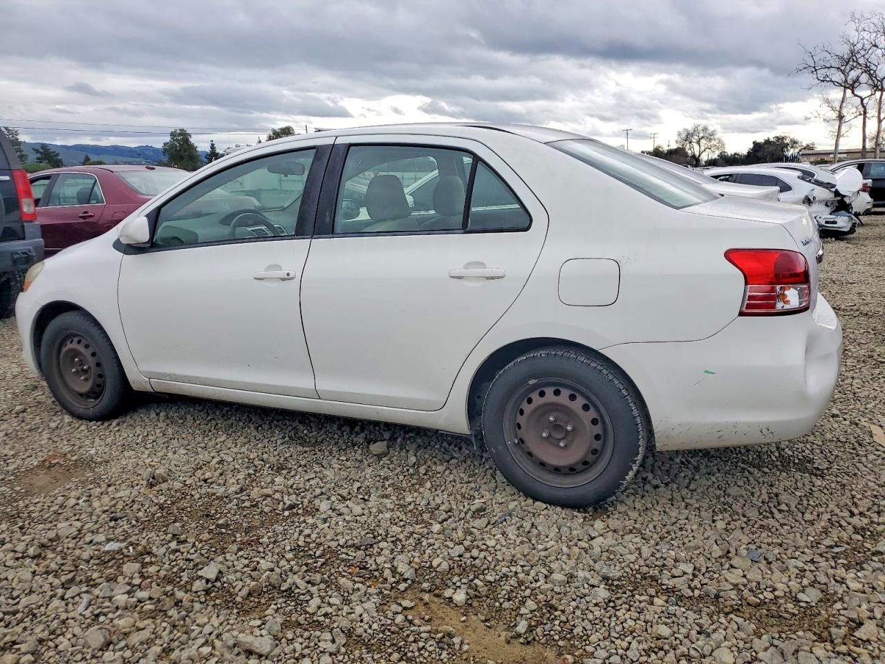 2009 TOYOTA YARIS photo 2