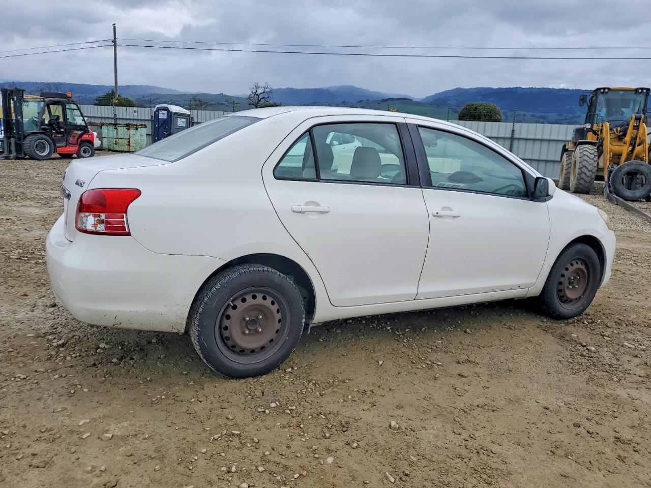 2009 TOYOTA YARIS photo 3