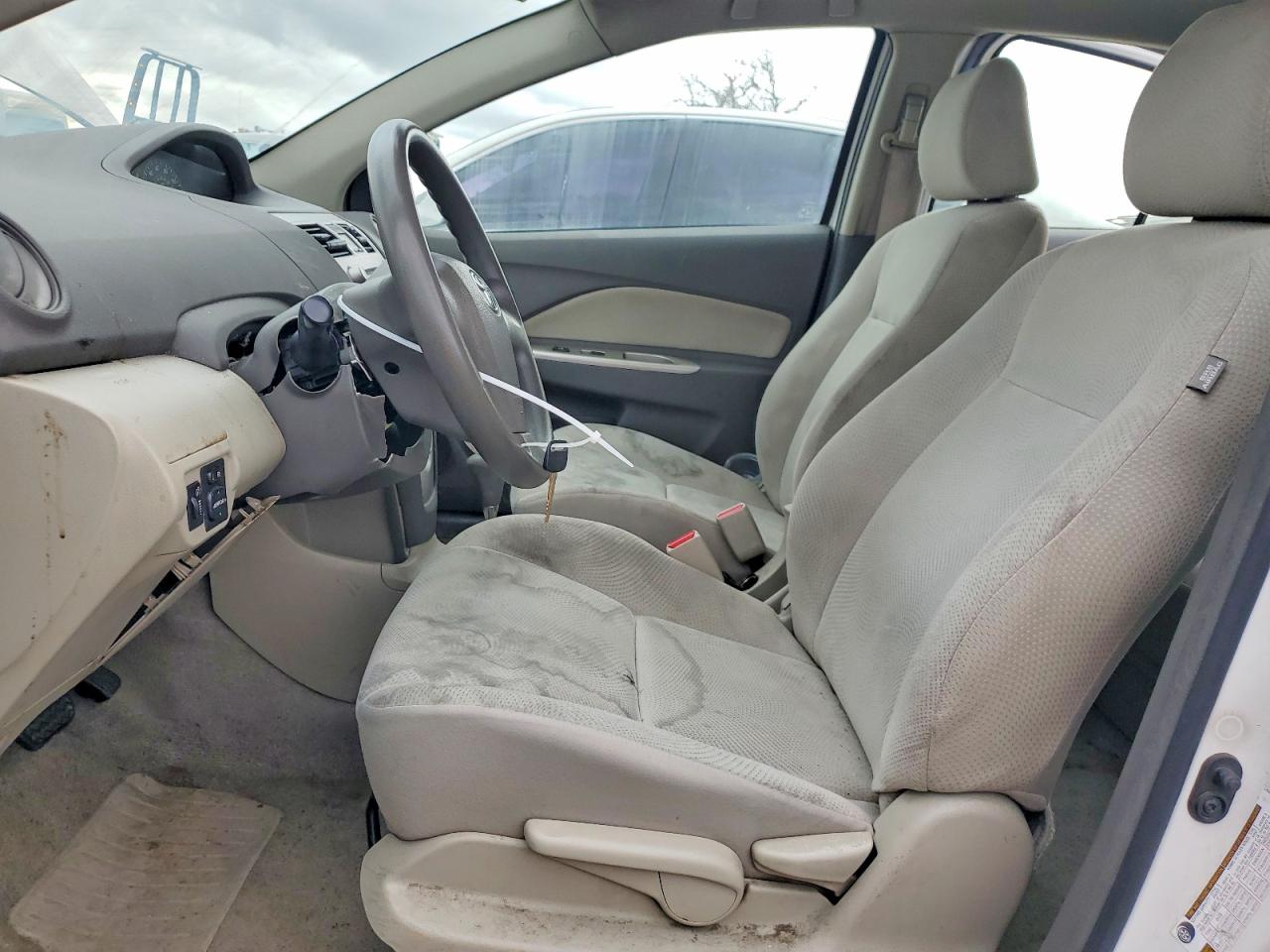 2009 TOYOTA YARIS photo 7