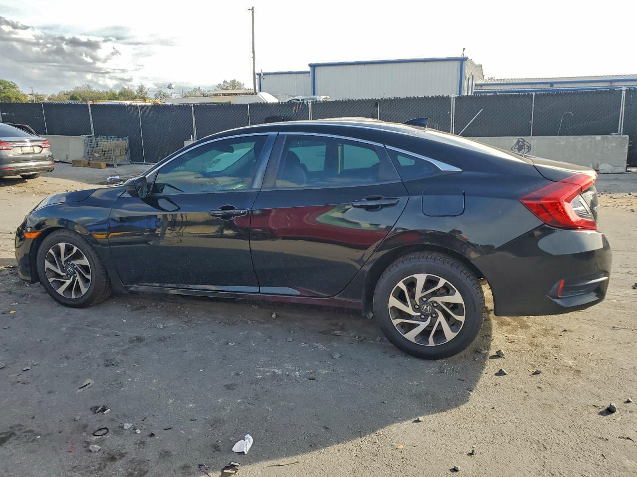 2017 HONDA CIVIC EX photo 2