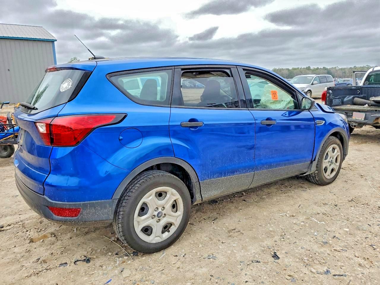 2019 FORD ESCAPE S photo 3