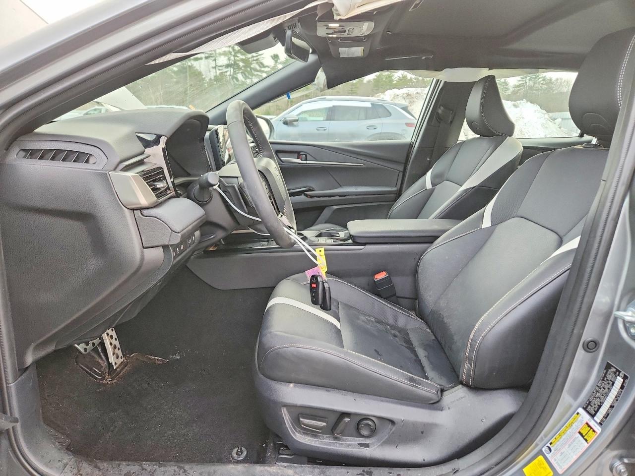 2025 TOYOTA CAMRY XSE photo 13