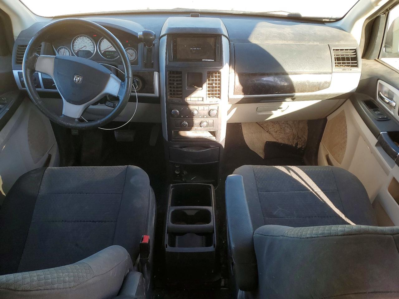 2010 DODGE GRAND CARAVAN CREW photo 8