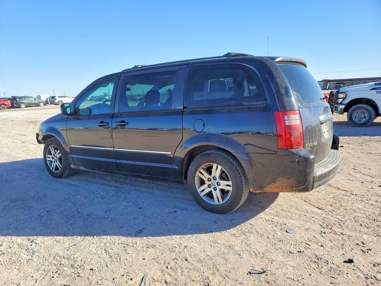 2010 DODGE GRAND CARAVAN CREW photo 2