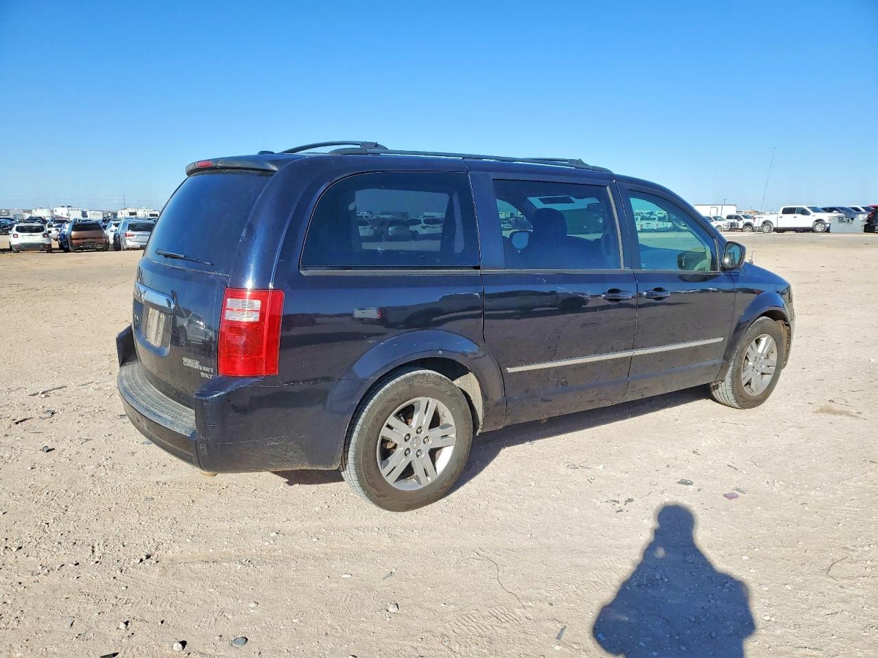 2010 DODGE GRAND CARAVAN CREW photo 3