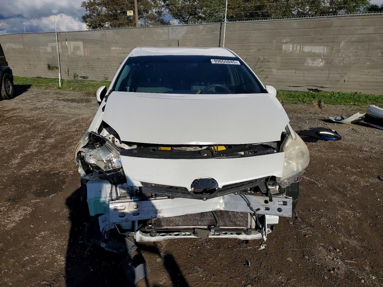 2013 TOYOTA PRIUS photo 5