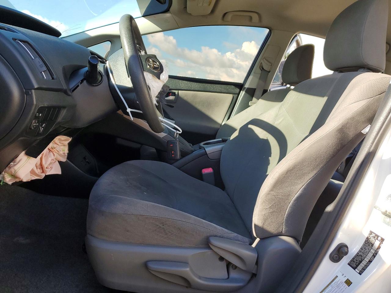 2013 TOYOTA PRIUS photo 7