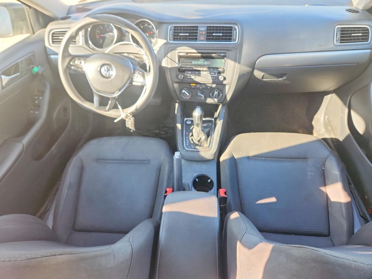 2015 VOLKSWAGEN JETTA SE photo 8