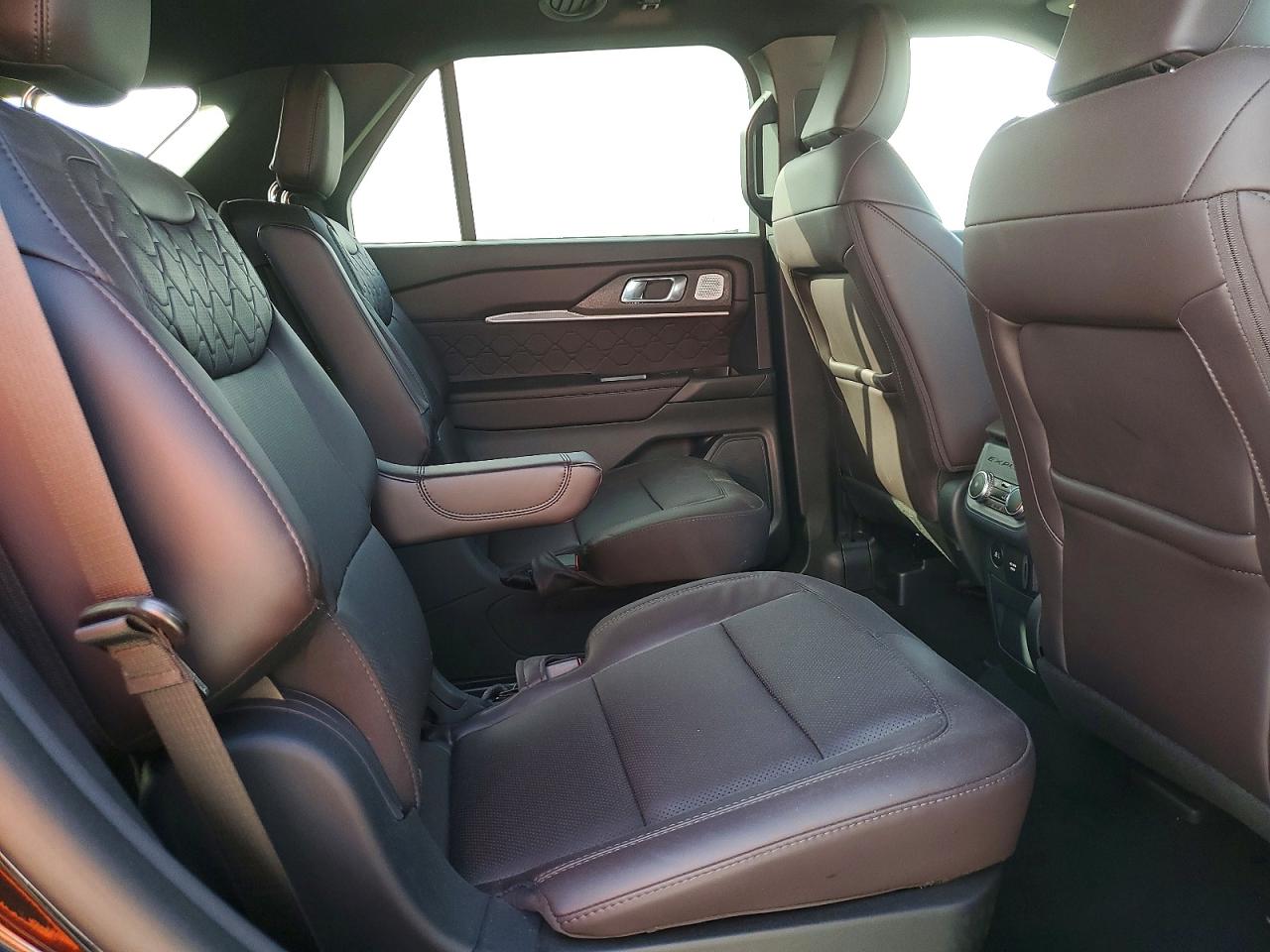 2025 FORD EXPLORER PLATINUM photo 11
