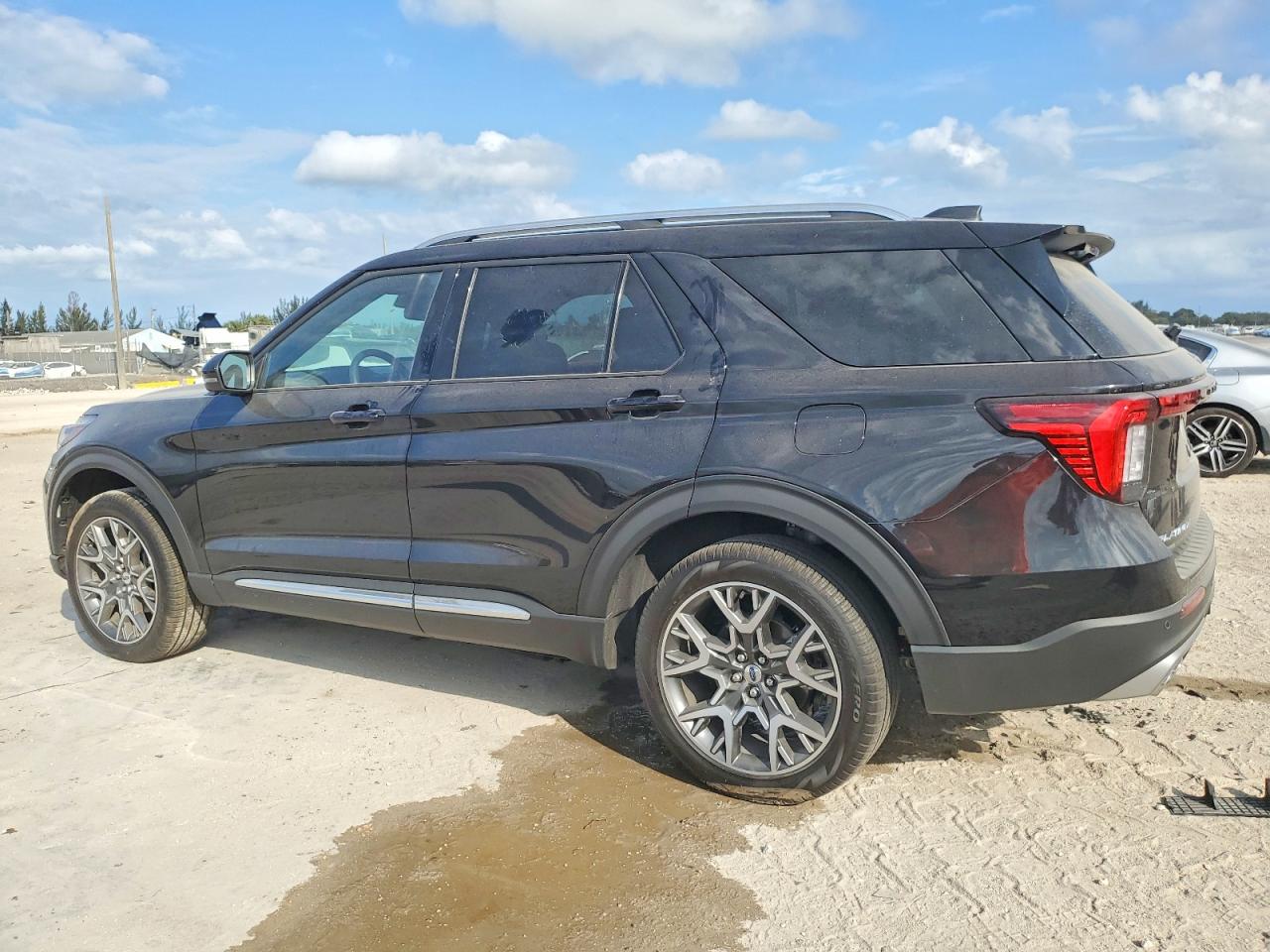 2025 FORD EXPLORER PLATINUM photo 2