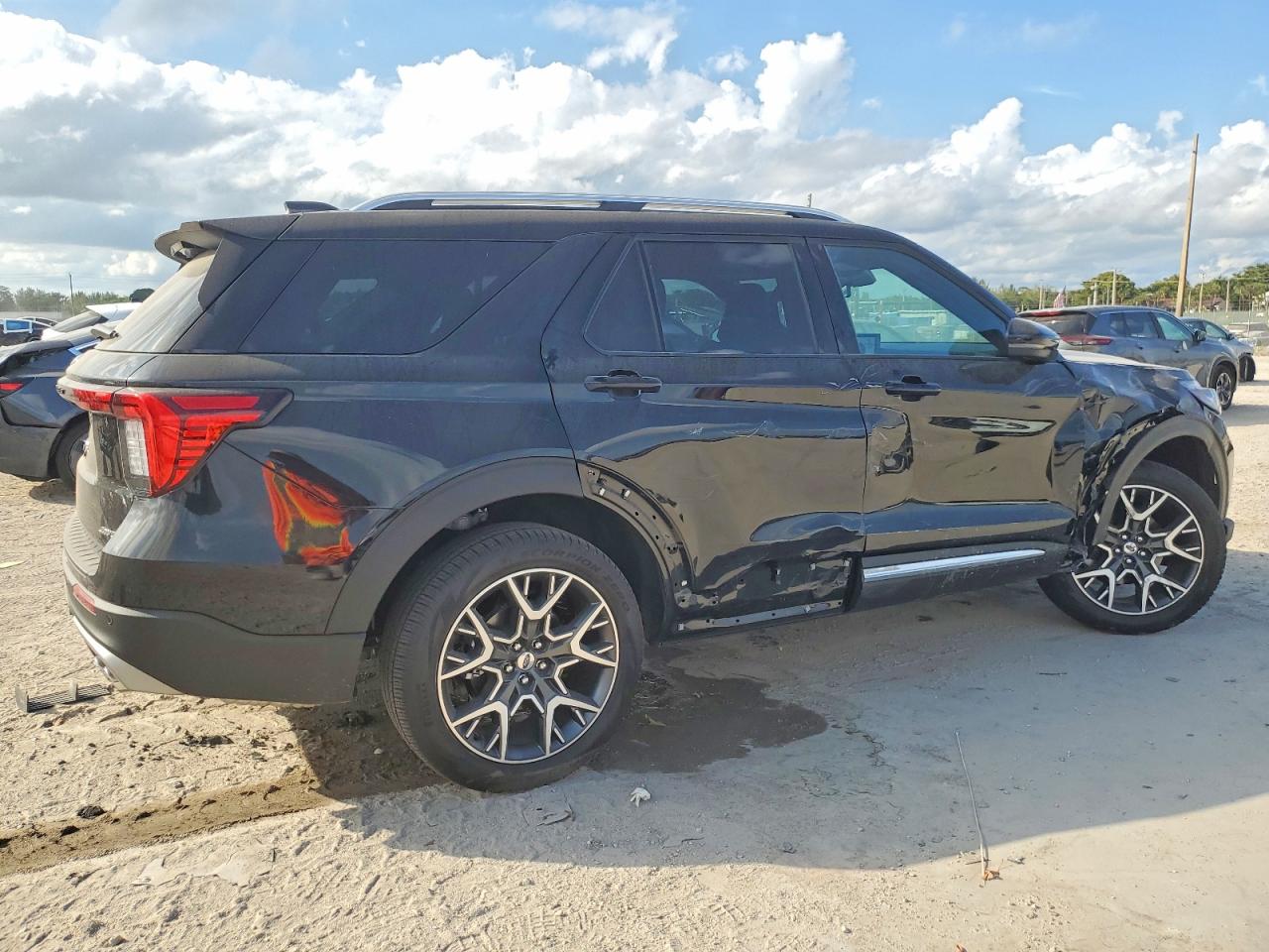 2025 FORD EXPLORER PLATINUM photo 3
