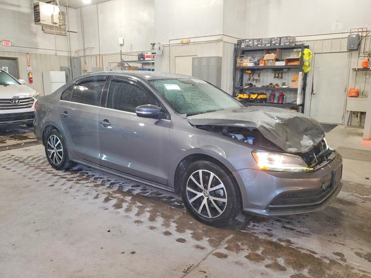 2017 VOLKSWAGEN JETTA SE photo 4