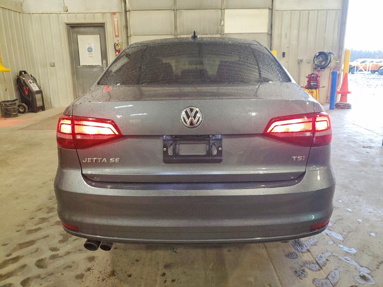 2017 VOLKSWAGEN JETTA SE photo 6