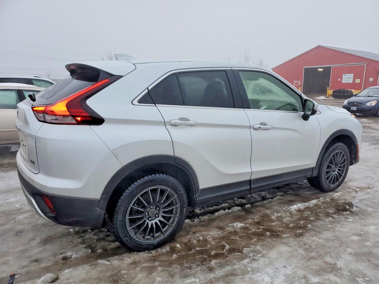 2023 MITSUBISHI ECLIPSE CROSS LE photo 3