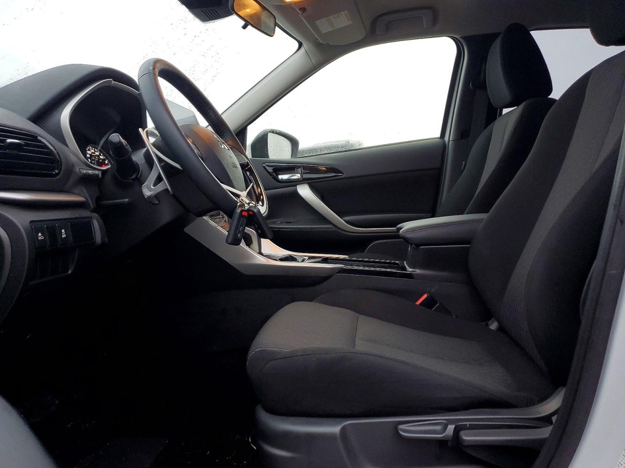 2023 MITSUBISHI ECLIPSE CROSS LE photo 7