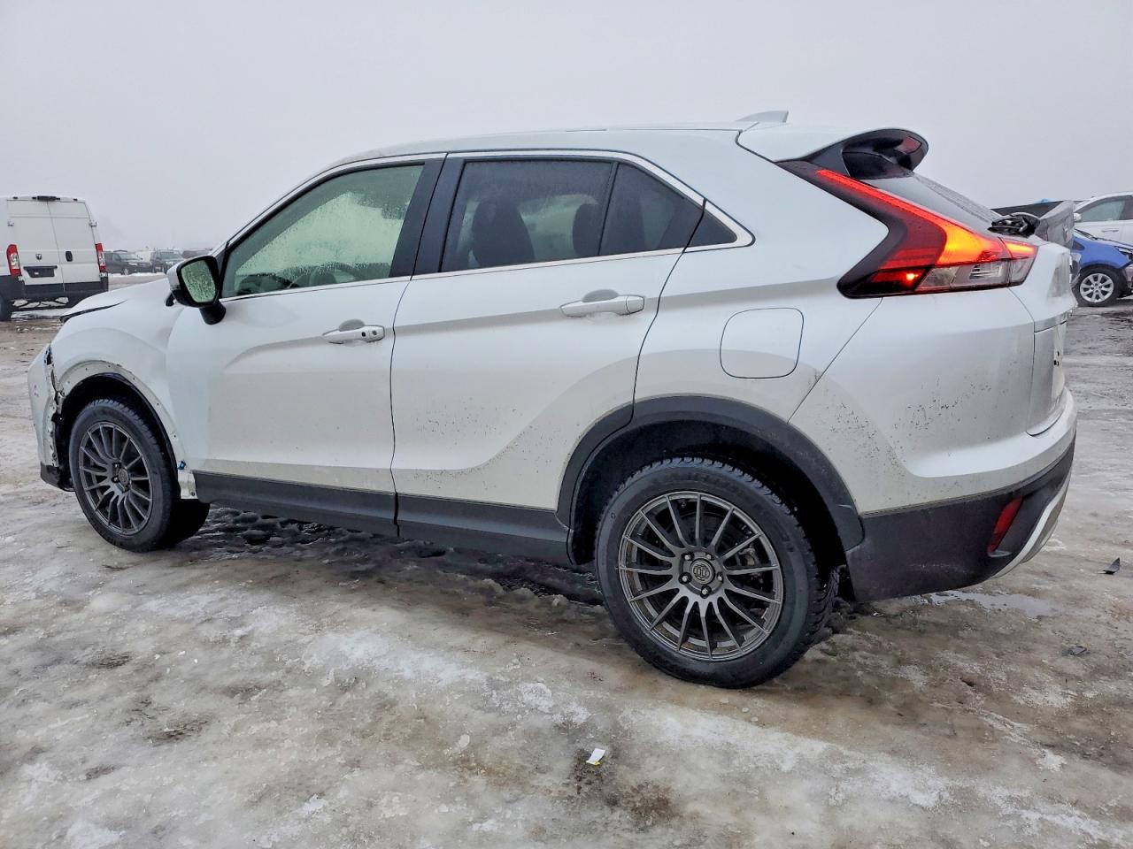 2023 MITSUBISHI ECLIPSE CROSS LE photo 2