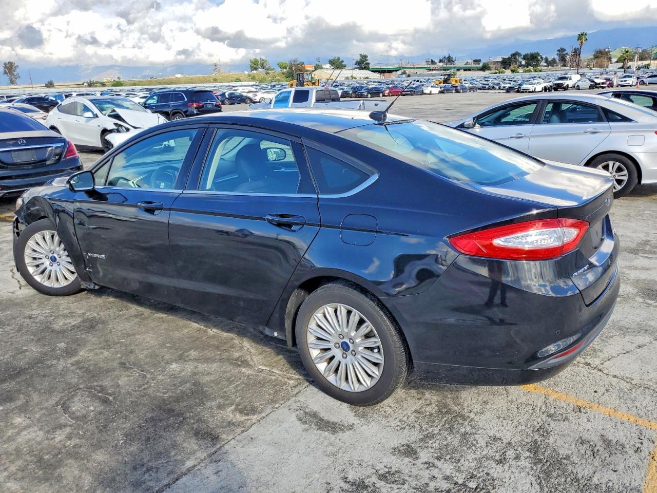 2016 FORD FUSION SE HYBRID photo 2