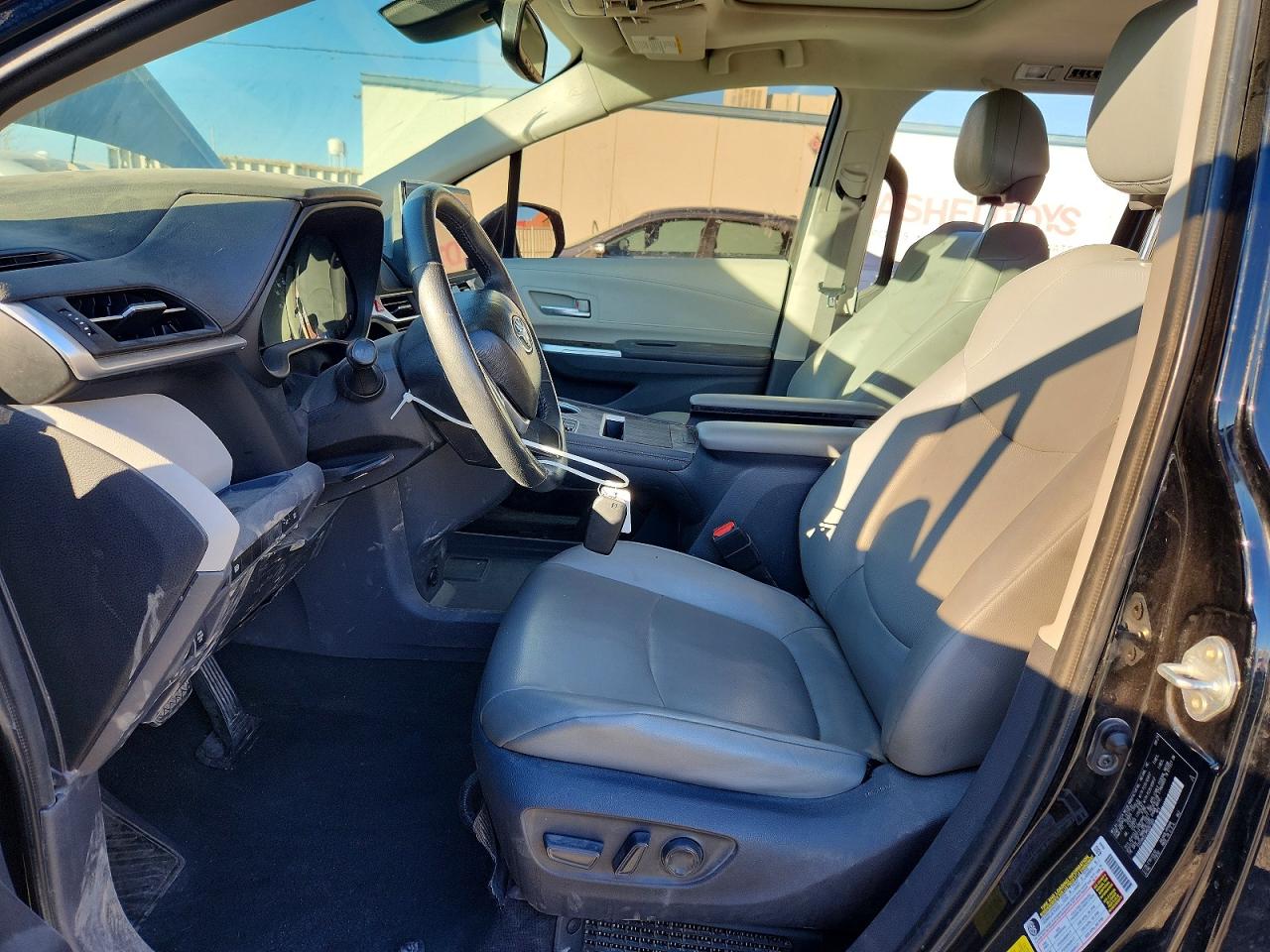 2021 TOYOTA SIENNA XLE photo 7