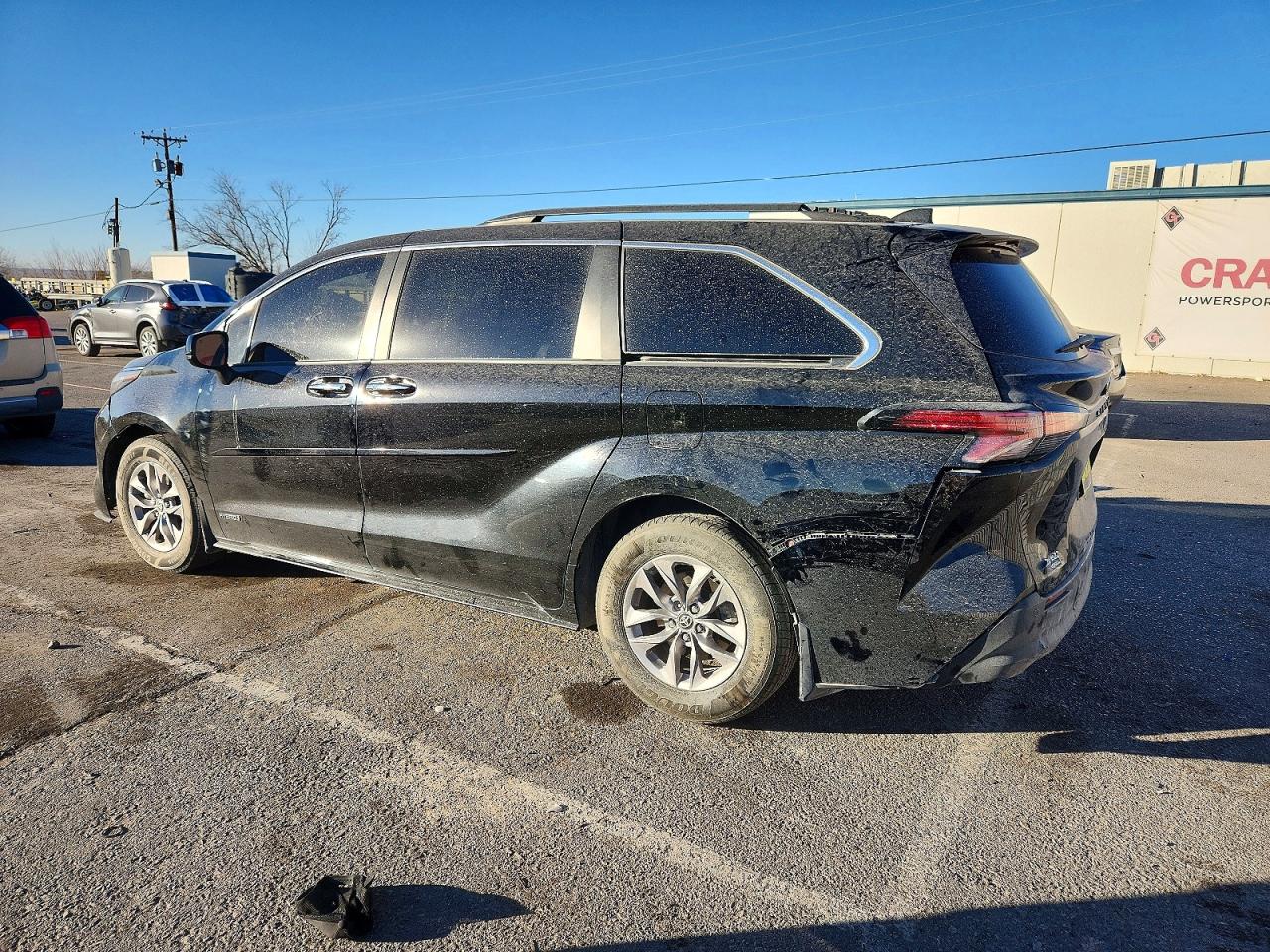 2021 TOYOTA SIENNA XLE photo 2